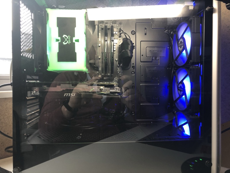 Afbeeldingslocatie: https://tweakers.net/i/-KEcKdQUd5aANAlcBPMrf3kTkW0=/800x/filters:strip_icc():strip_exif()/f/image/DrX6yrzEHL6JAzqdzswOzIvV.jpg?f=fotoalbum_large