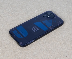 Fairphone 5 voor- en achterkant