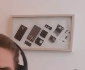 HTC Touch Diamond aan de muur bij Arnoud