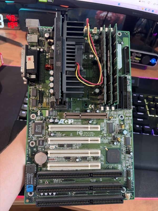 Afbeeldingslocatie: https://tweakers.net/i/013DWIUL-f09JLegvpyoourE9fE=/x800/filters:strip_icc():strip_exif()/f/image/zfP5y2Nm4sagKwD711CPcbNc.jpg?f=fotoalbum_large