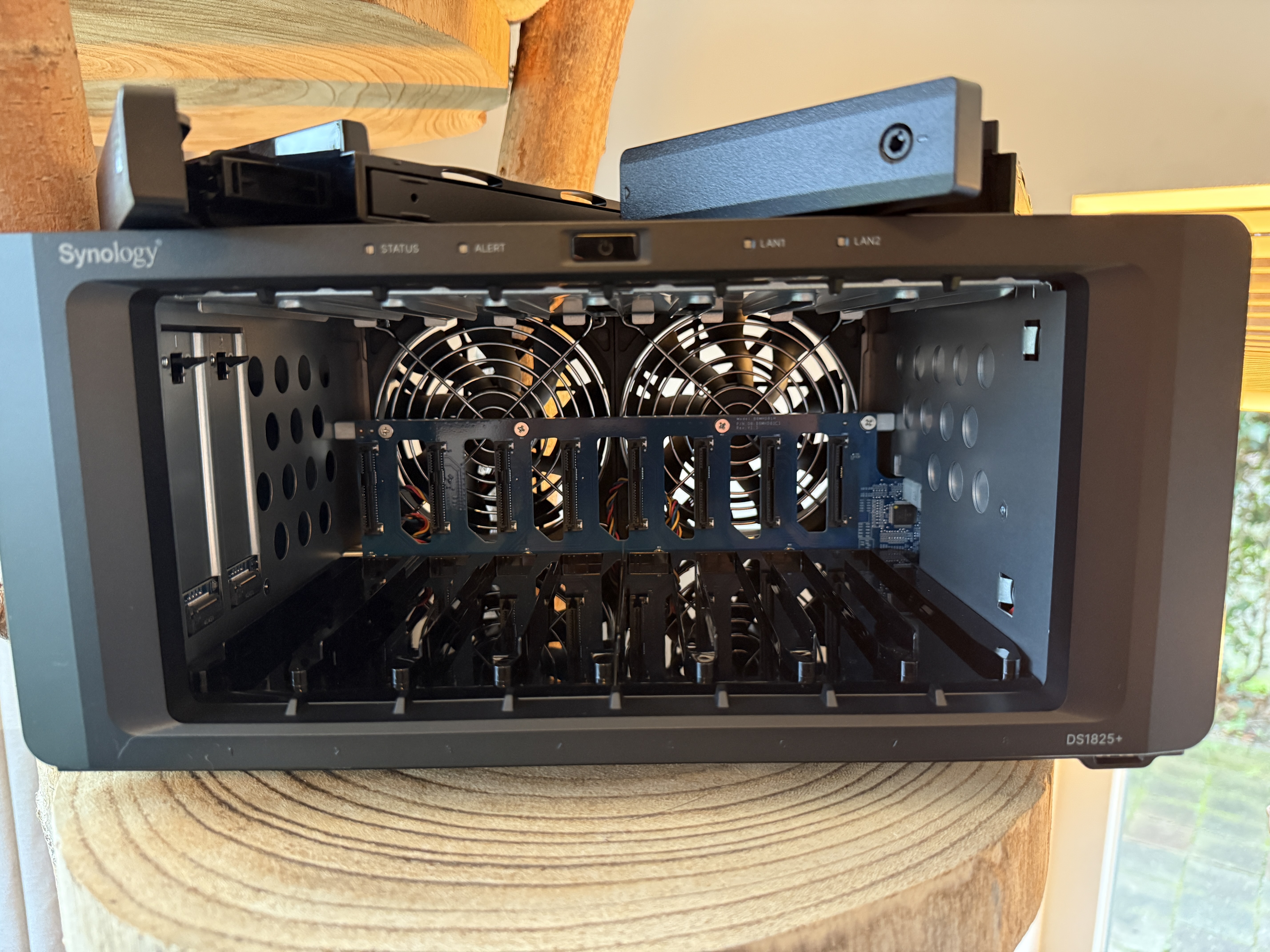 Afbeeldingslocatie: https://tweakers.net/i/0LOp0cR7MjL_veFrRYccMuwR0Io=/m/383141/1VDfvaixN2b3MqDIboLcDjUGn15TeFjReCSGs5s7byCHS1gmT9.jpeg