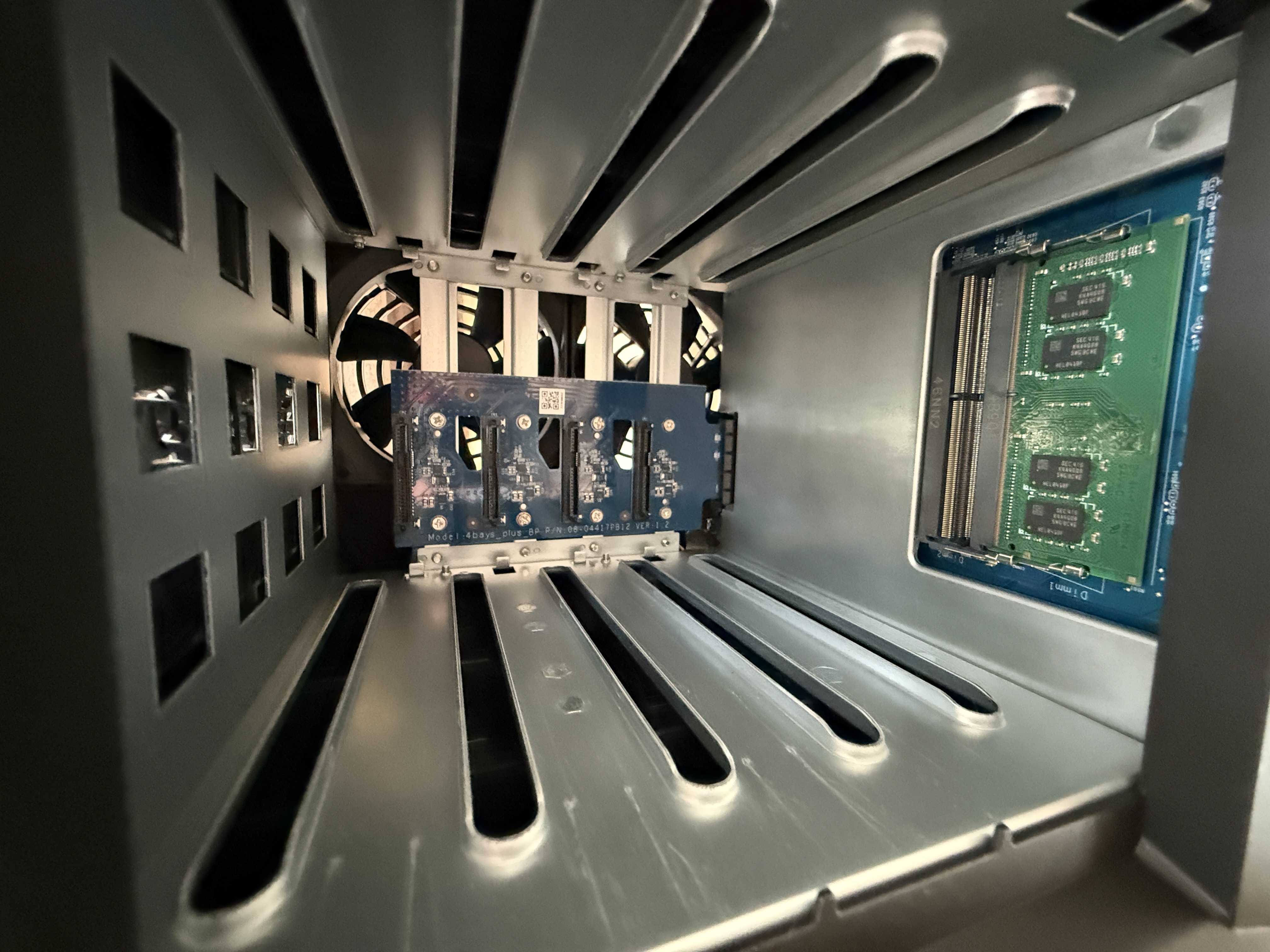 Afbeeldingslocatie: https://tweakers.net/i/0NvaInOaNMdCYcCk2IPg4_aeXIk=/m/383141/1VXpCZZNp3LvrcB8f7Y03GGVlISPZQ5o7tHQkhD2MX76P3oUVs.jpeg