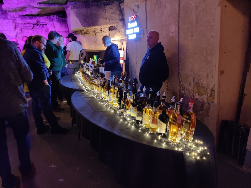 Afbeeldingslocatie: https://tweakers.net/i/0YehdTEGjYiSrnaMXc2U6u6vV-E=/800x/filters:strip_icc():strip_exif()/f/image/guuirz208kPysHjzohhVpmUD.jpg?f=fotoalbum_large