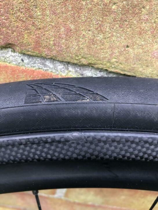 Afbeeldingslocatie: https://tweakers.net/i/0aTDlnZ03sdTH21u_thkxN7xAiI=/full-fit-in/4920x3264/filters:max_bytes(3145728):no_upscale():strip_icc():fill(white):strip_exif()/f/image/UreisoChbaw5etsKwjo6e0Nc.jpg?f=user_large