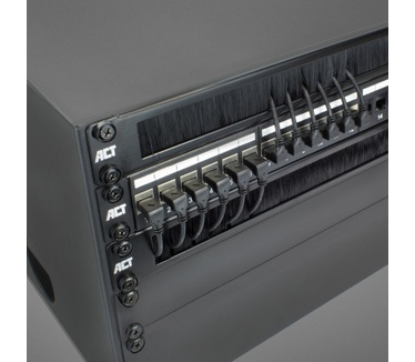 ACT Zwarte 3 meter U/UTP CAT6A LSZH Slimline patchkabel met RJ45 connectoren 90° haaks boven naar 90° haaks boven