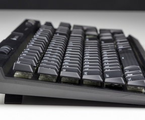 Corsair K70 mk2 zijaanzicht