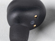 Sony WF-1000XM6 - één oortje met eartip