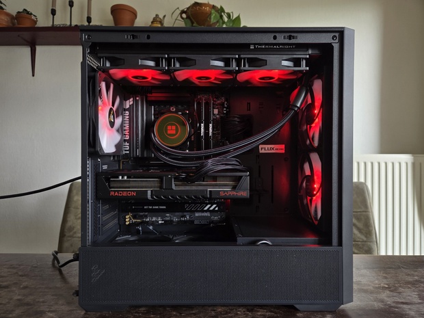 Afbeeldingslocatie: https://tweakers.net/i/0xGgiZ76MJ5Wy3RKb7JqNyJvhac=/620x/filters:strip_icc():strip_exif()/m/2271134/1W2ajmj24s7HbyE26PqDG64fmzSZ1s8sY9PQ5SGh2dYdEuHaV1.jpeg?f=620xauto