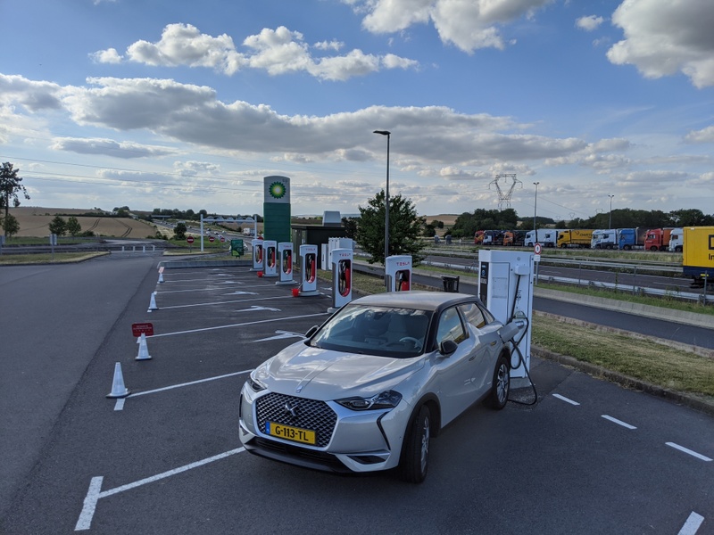 Afbeeldingslocatie: https://tweakers.net/i/12vO0wj16VwjTaTOXvlo2WA_ELk=/800x/filters:strip_icc():strip_exif()/f/image/1G3iLNK7PYQVqbMfgkRBrZFG.jpg?f=fotoalbum_large