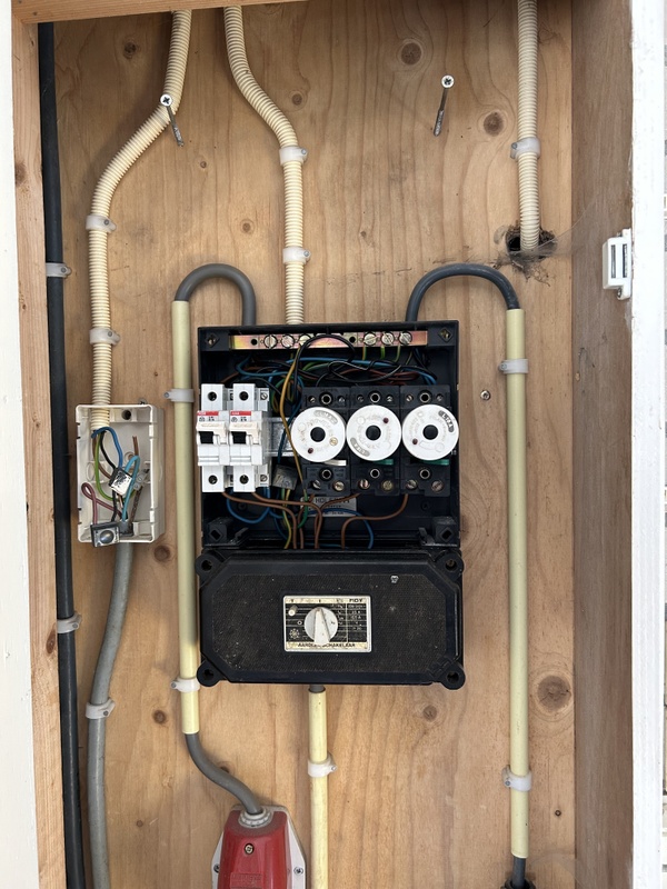 Afbeeldingslocatie: https://tweakers.net/i/17ccbyoQ3aHP9ZpUMM7PwYoRwcQ=/x800/filters:strip_icc():strip_exif()/f/image/cyDNSg7hcMSnyTtNMWnsVOsH.jpg?f=fotoalbum_large