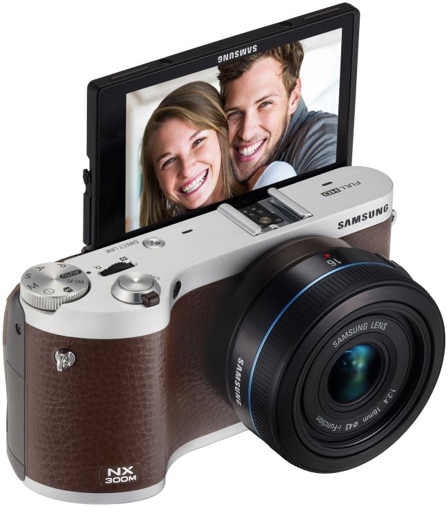 Zwembad als je kunt Baleinwalvis Samsung introduceert NX300M-camera met kantelbaar amoled-scherm - Beeld en  geluid - Nieuws - Tweakers