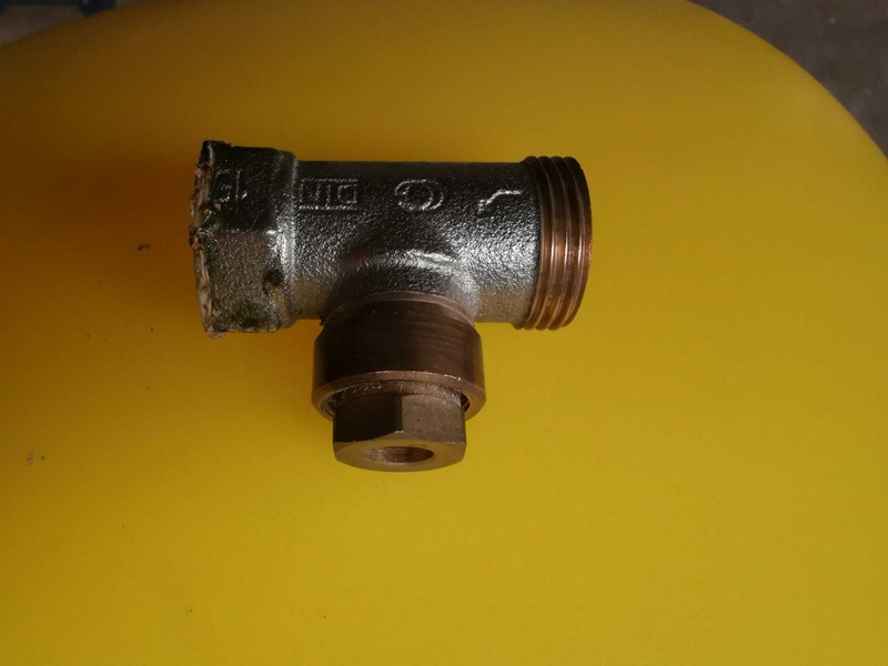 Afbeeldingslocatie: https://tweakers.net/i/18rspX9VmHjKxD_qC-uK4aZOwmk=/800x/filters:strip_icc():strip_exif()/f/image/4REd0VN1PqjdQeL3vR5otj1K.jpg?f=fotoalbum_large