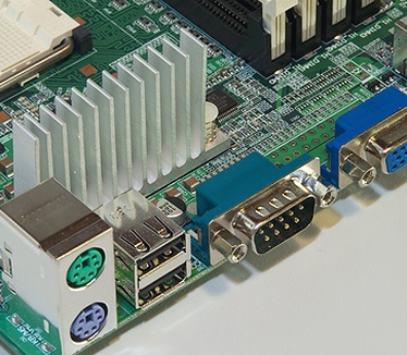 Iwill DK8ES VGA-aansluiting en USB 2.0-poorten