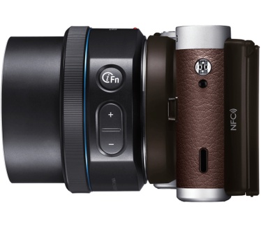 Samsung NX300M + 18-55mm f/3.5-5.6 OIS i-Function + SEF-8A Flitser Bruin