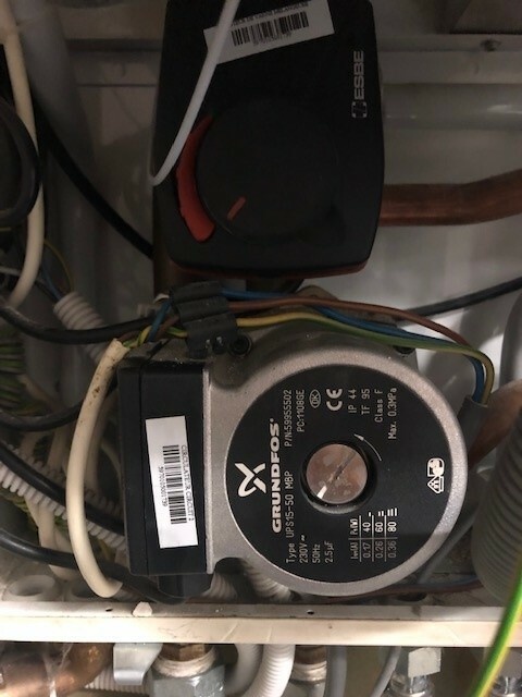 Afbeeldingslocatie: https://tweakers.net/i/1fQAy5NHKc-FJsRQnNUIT0kroQc=/full-fit-in/4920x3264/filters:max_bytes(3145728):no_upscale():strip_icc():fill(white):strip_exif()/f/image/r8A0qfydiPUy0k77mmD7Gcfg.jpg?f=user_large