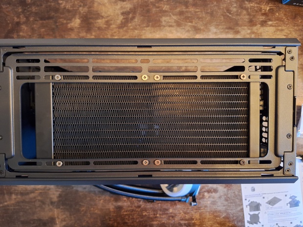 Afbeeldingslocatie: https://tweakers.net/i/1wmgubSuMl-dqX0uAvku2MknW00=/620x/filters:strip_icc():strip_exif()/m/2271134/1VHvXKtHphdVnmPhAp3QI29ETjYj1P8AhGgF4KG1bp6zBDtdi8.jpeg?f=620xauto