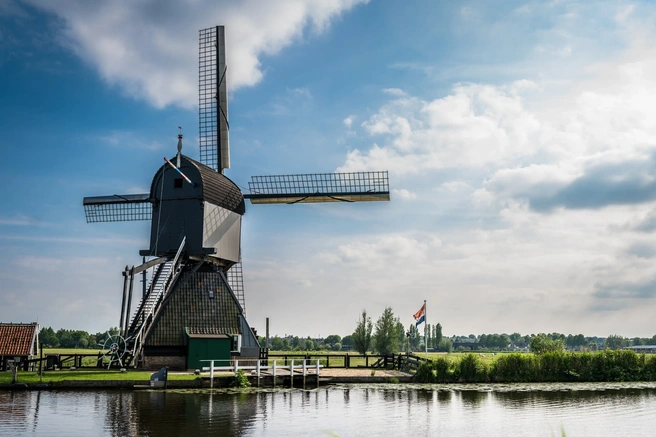 Een foto van een oude windmolen, gebruikt voor de inleiding van het artikel over 2050. Foto: Paul Oosterlaak