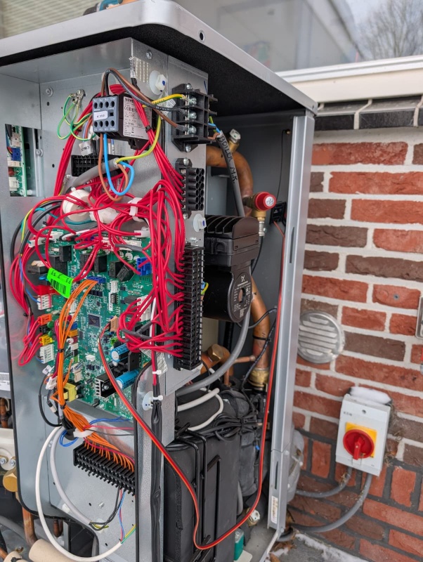 Afbeeldingslocatie: https://tweakers.net/i/28q_01vfuZjY6UILp_iyoveURU8=/x800/filters:strip_icc():strip_exif()/f/image/Bvhn8a9o9AZmWllNMrOselw7.jpg?f=fotoalbum_large