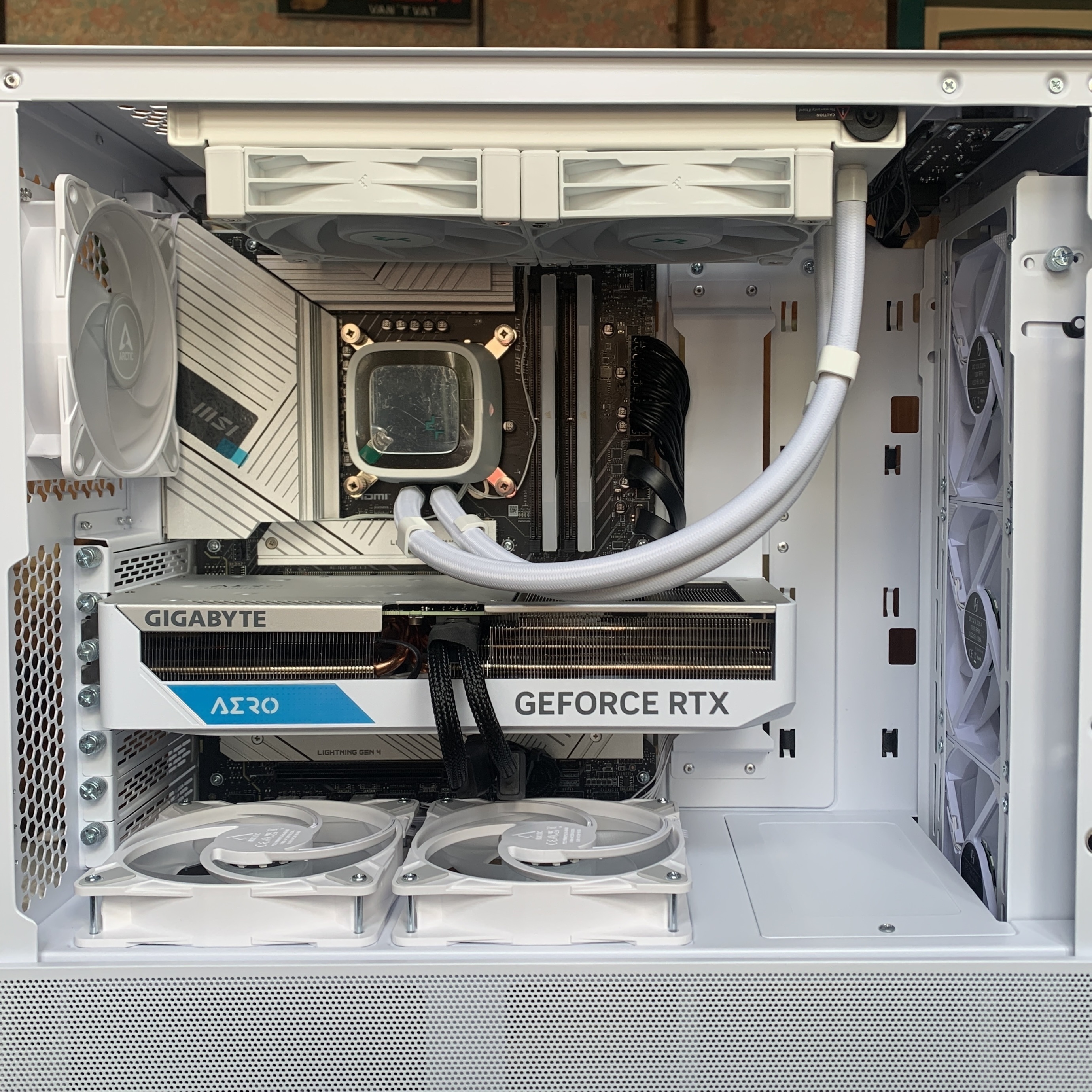 Gigabyte GeForce RTX 4070 SUPER AERO OC 12G - Deminem - Product
