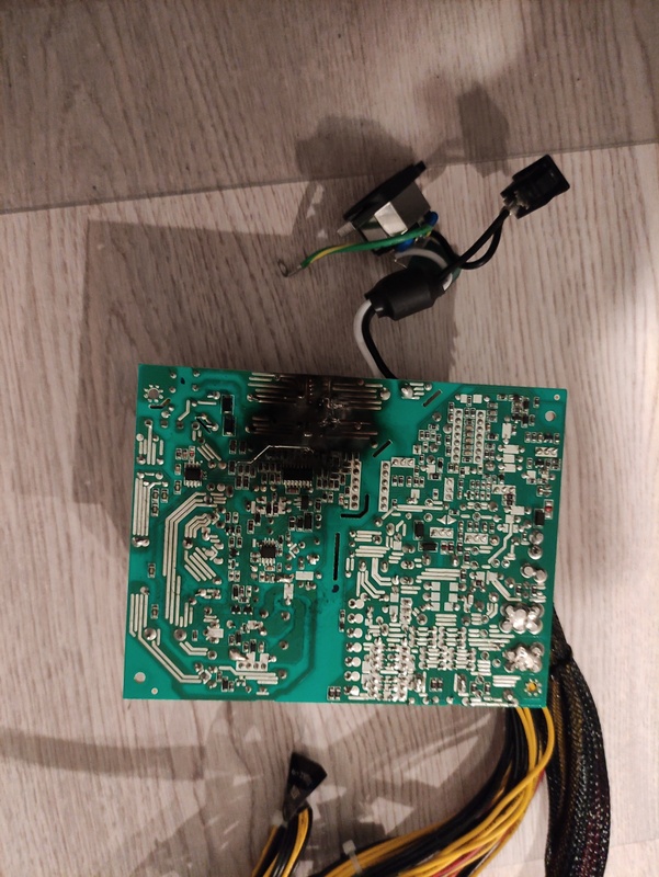 Afbeeldingslocatie: https://tweakers.net/i/2NSIRpmXEjDJikBClKFmqzxcOxY=/x800/filters:strip_icc():strip_exif()/f/image/Rupj1iKyiQqG1xLCAr14A0lY.jpg?f=fotoalbum_large