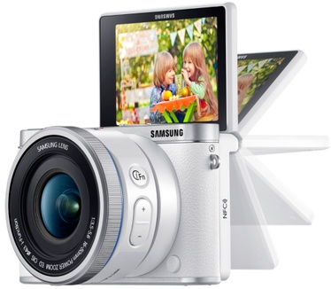 Samsung NX3000 + 16-50mm F3.5-5.6 Power Zoom Wit