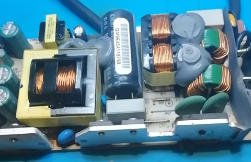 Afbeeldingslocatie: https://tweakers.net/i/2RSyCYjzrxpNFlD8zctagRQ8zIk=/fit-in/4920x3264/filters:max_bytes(3145728):no_upscale():strip_icc():strip_exif()/f/image/H5eLXd5Xjd5tuPqPMy5wufnL.jpg?f=user_large