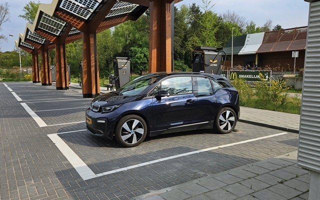 Afbeeldingslocatie: https://tweakers.net/i/2Zh0BMLvKW-YMC6PYDvonA76Y5c=/fit-in/4920x3264/filters:max_bytes(3145728):no_upscale():strip_icc():strip_exif()/f/image/3itn0QUe2abzOpBhpQP18bFS.jpg?f=user_large