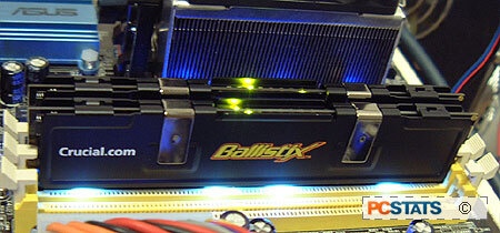 De Crucial Ballistix Tracer-modules uit 2004 hadden al ledjes in verschillende kleuren. Deze DDR-kit werkte op een snelheid van 250MHz met CL2,5 en bestond uit twee 512MB-modules. Bron foto: PCStats