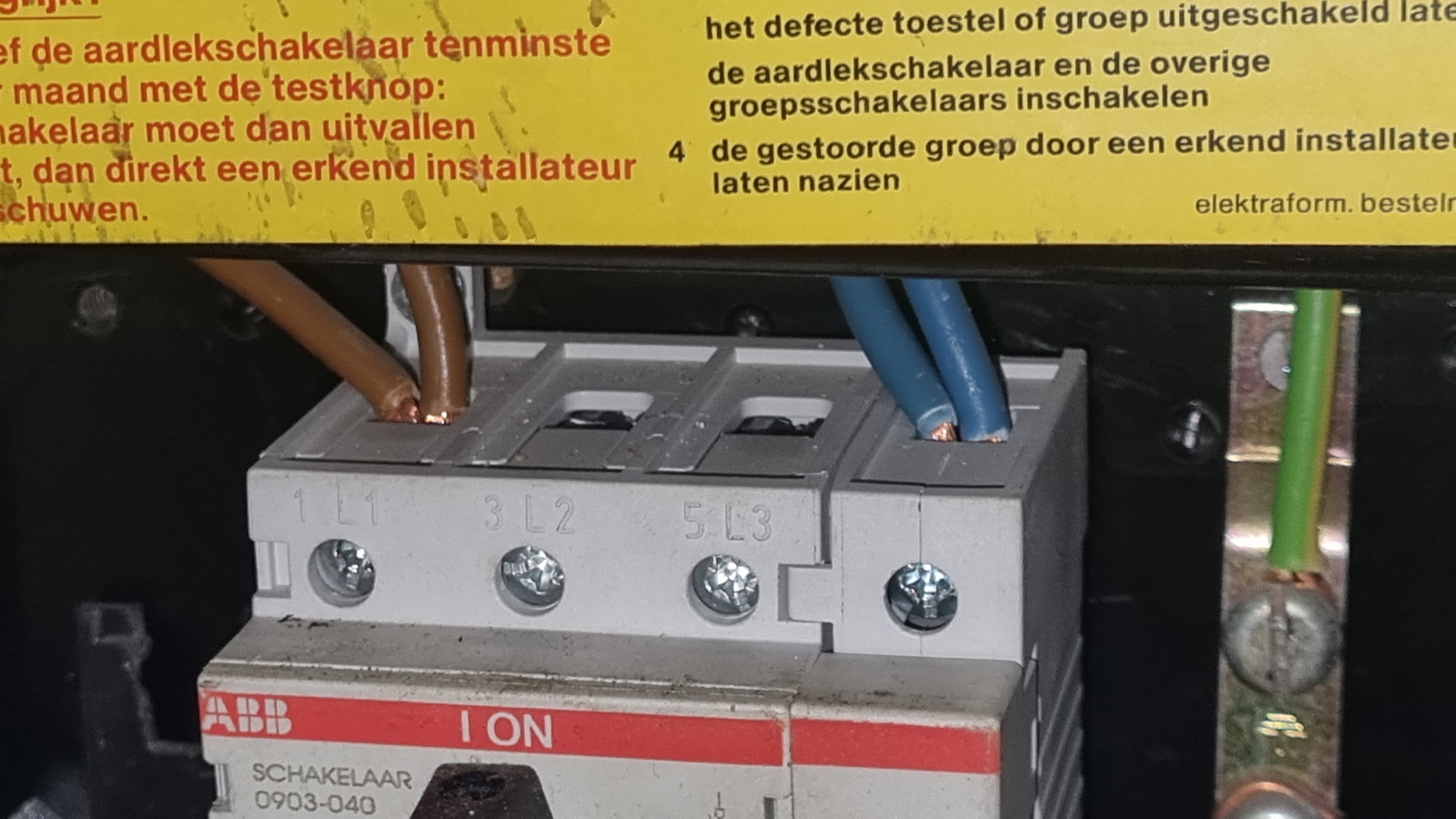 4polige hoofdschakelaar op 1 fase aansluiting? Duurzame energie en installaties GoT