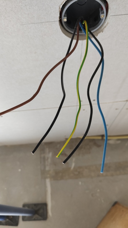 Afbeeldingslocatie: https://tweakers.net/i/2sYG-EpUUMX8317GB_5ZFC8iHGY=/x800/filters:strip_icc():strip_exif()/f/image/g5VbEkMol0GjHcTTK7PmkM18.jpg?f=fotoalbum_large