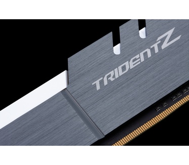 G.Skill Trident Z F4-3733C17D-16GTZSW