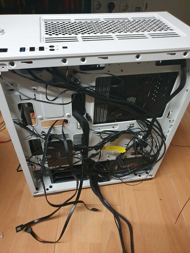 Afbeeldingslocatie: https://tweakers.net/i/32BC05b-7Cud9VQ1xbNdujN9_k0=/620x/filters:strip_icc():strip_exif()/m/303309/1MjBYA2x6r1Fs6JIum0DbzEkVeLM4HSB3o5kRRs8plazPLX1if.jpeg?f=620xauto