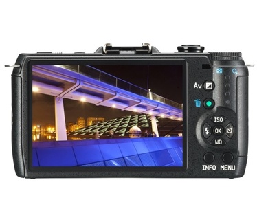 Pentax Q7 + 5-15mm f/2.8-4.5 & 15-45mm f/2.8 Zwart