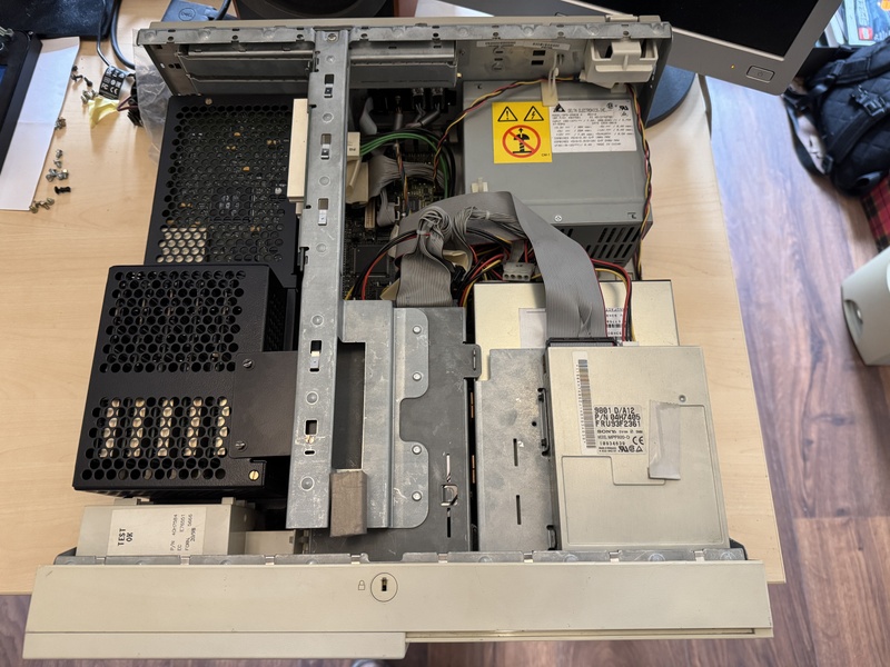 Afbeeldingslocatie: https://tweakers.net/i/3KSsLsdUx376bLo02y6j0YlRlKk=/800x/filters:strip_icc():strip_exif()/f/image/R8hxdzgRQ4y0euJAy0rDbFKB.jpg?f=fotoalbum_large