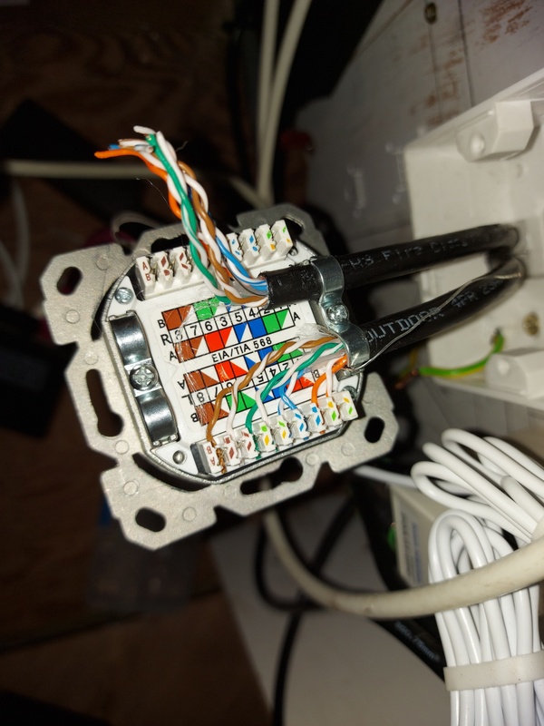Afbeeldingslocatie: https://tweakers.net/i/3L1RyEV1rSV91P0ErZ2lxdjg2OA=/x800/filters:strip_icc():strip_exif()/f/image/s7lLwcikazigC3a73xxVc5gr.jpg?f=fotoalbum_large