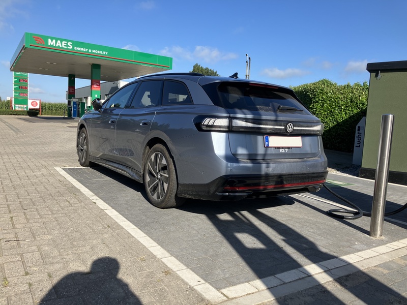 Afbeeldingslocatie: https://tweakers.net/i/3dpm2JGMdQRf7dg0VaAumWhRIDs=/800x/filters:strip_icc():strip_exif()/f/image/OkjF2y763bzIdwrIs9m07vSa.jpg?f=fotoalbum_large