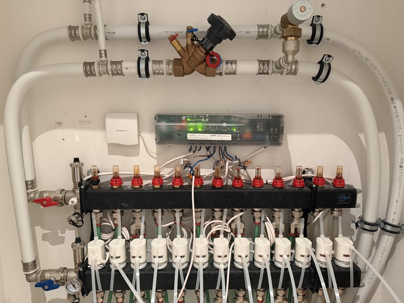 Afbeeldingslocatie: https://tweakers.net/i/3g5R3OtIEJUymHJyg3aEwphWGdw=/800x/filters:strip_icc():strip_exif()/f/image/JteyFgZ83T5k2ounj21FNZHw.jpg?f=fotoalbum_large