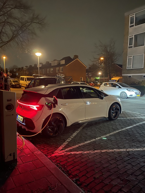 Afbeeldingslocatie: https://tweakers.net/i/3hwarqGiyFqcAaoY4wrZwdaQDRY=/x800/filters:strip_icc():strip_exif()/f/image/h10OeDCqP3BxTRusW3TGIUnt.jpg?f=fotoalbum_large