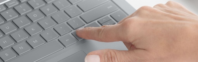 Copilot-toets laptop hand Microsoft AI genAI