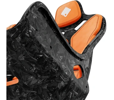 SIMGASM Atlas Formula - Carbon-look, oranje kussens