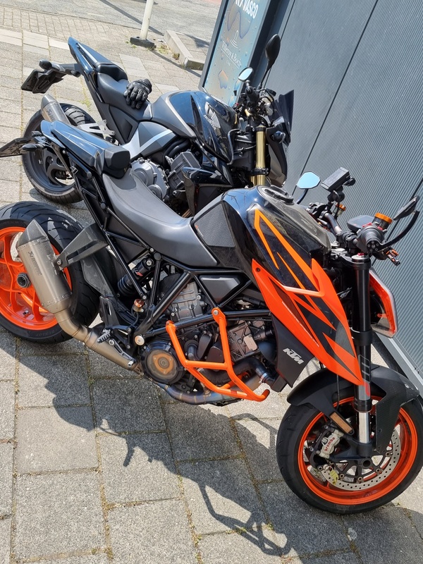 Afbeeldingslocatie: https://tweakers.net/i/4HDnnYUEuyR3m7OnemnUHOZ8yqg=/x800/filters:strip_icc():strip_exif()/f/image/7fQKiyOGIR3I5IsESLUsmMbG.jpg?f=fotoalbum_large