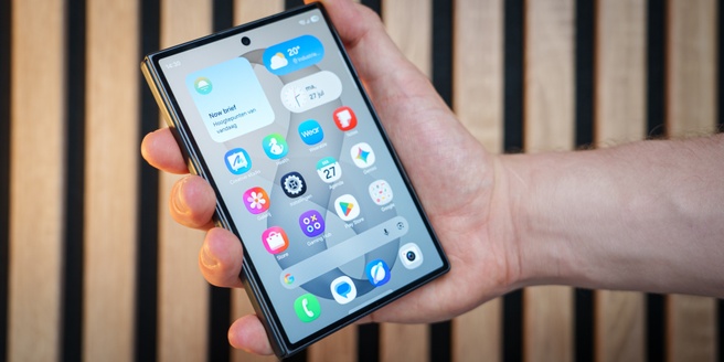 Samsung Galaxy Z Fold8 in hand