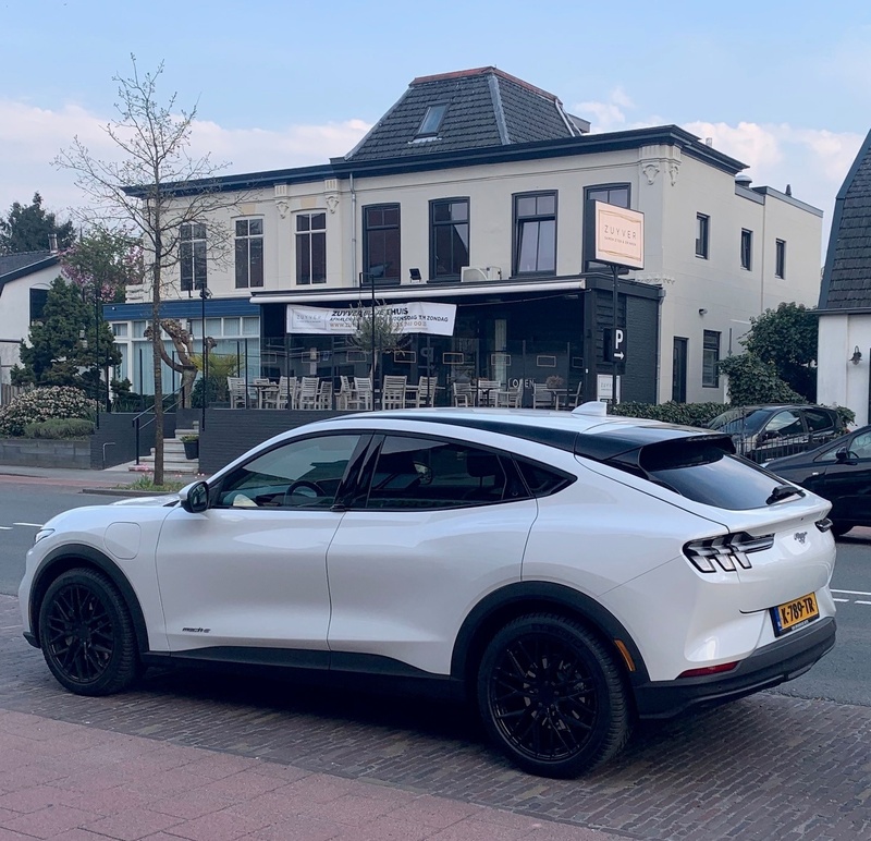 Afbeeldingslocatie: https://tweakers.net/i/4W1jzs3yUmTNqb_xKaGsBCFVKeM=/800x/filters:strip_icc():strip_exif()/f/image/OmWACkXPMYXpgI9YGXOTyVmF.jpg?f=fotoalbum_large