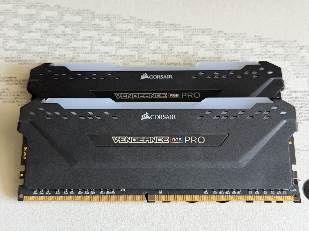 Corsair Vengeance RGB Pro CMW32GX4M2Z3600C18 aangeboden - Vraag
