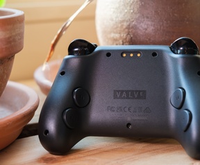 Valve Steam Controller opladen met de Puck