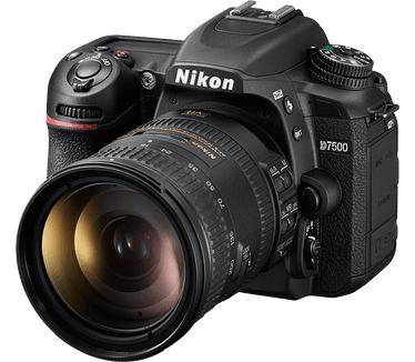 Nikon D7500 + AF-S 18-140mm VR