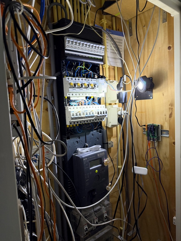Afbeeldingslocatie: https://tweakers.net/i/4p5OjDwWVSdWrncZU3aSZLRh5Og=/620x/filters:strip_icc():strip_exif()/m/29199/1X8jwI3j2SDOq9Px4KXslcOtsX4lD0txnEQ0RDEGZOU6JWRbiM.jpeg?f=620xauto