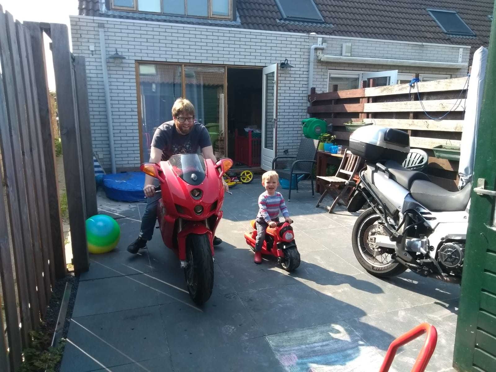 Afbeeldingslocatie: https://tweakers.net/i/4pTp20VvmWUIzBCRzGSolzw9S2c=/full-fit-in/4920x3264/filters:max_bytes(3145728):no_upscale():strip_icc():fill(white):strip_exif()/f/image/9AzjElR9ybfEZBUJzpmPXxJj.jpg?f=user_large