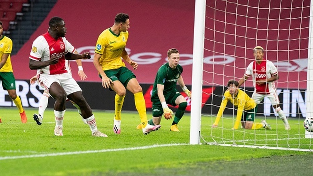 Afbeeldingslocatie: https://tweakers.net/i/4udqR-1DPwp8Uo7PFMSnO2_IzNc=/full-fit-in/4920x3264/filters:max_bytes(3145728):no_upscale():strip_icc():fill(white):strip_exif()/f/image/7qBPjGXw9JzVY83fCCDICh4I.jpg?f=user_large