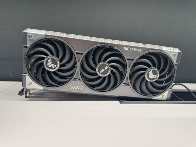 ASUS TUF Gaming Radeon RX 9070 XT